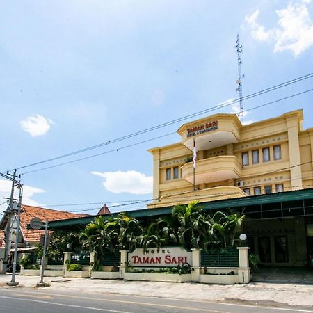 Reddoorz Plus Near Alun Alun Karanganyar Surakarta  Exterior photo
