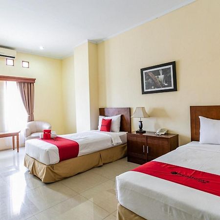Reddoorz Plus Near Alun Alun Karanganyar Surakarta  Exterior photo