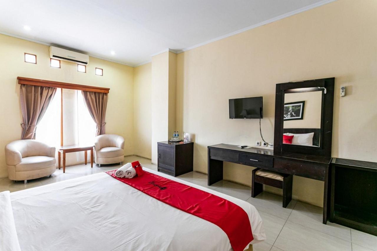 Reddoorz Plus Near Alun Alun Karanganyar Surakarta  Exterior photo