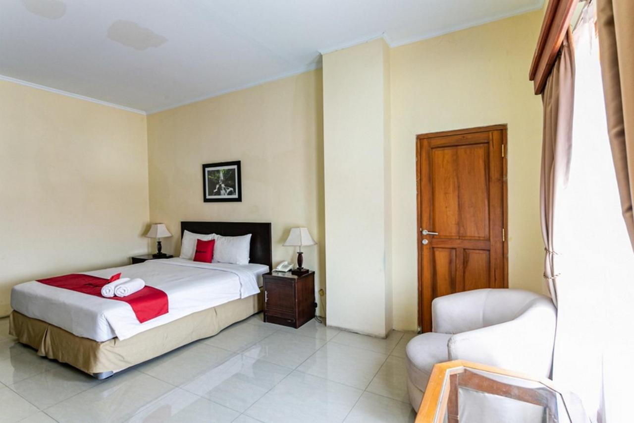 Reddoorz Plus Near Alun Alun Karanganyar Surakarta  Exterior photo