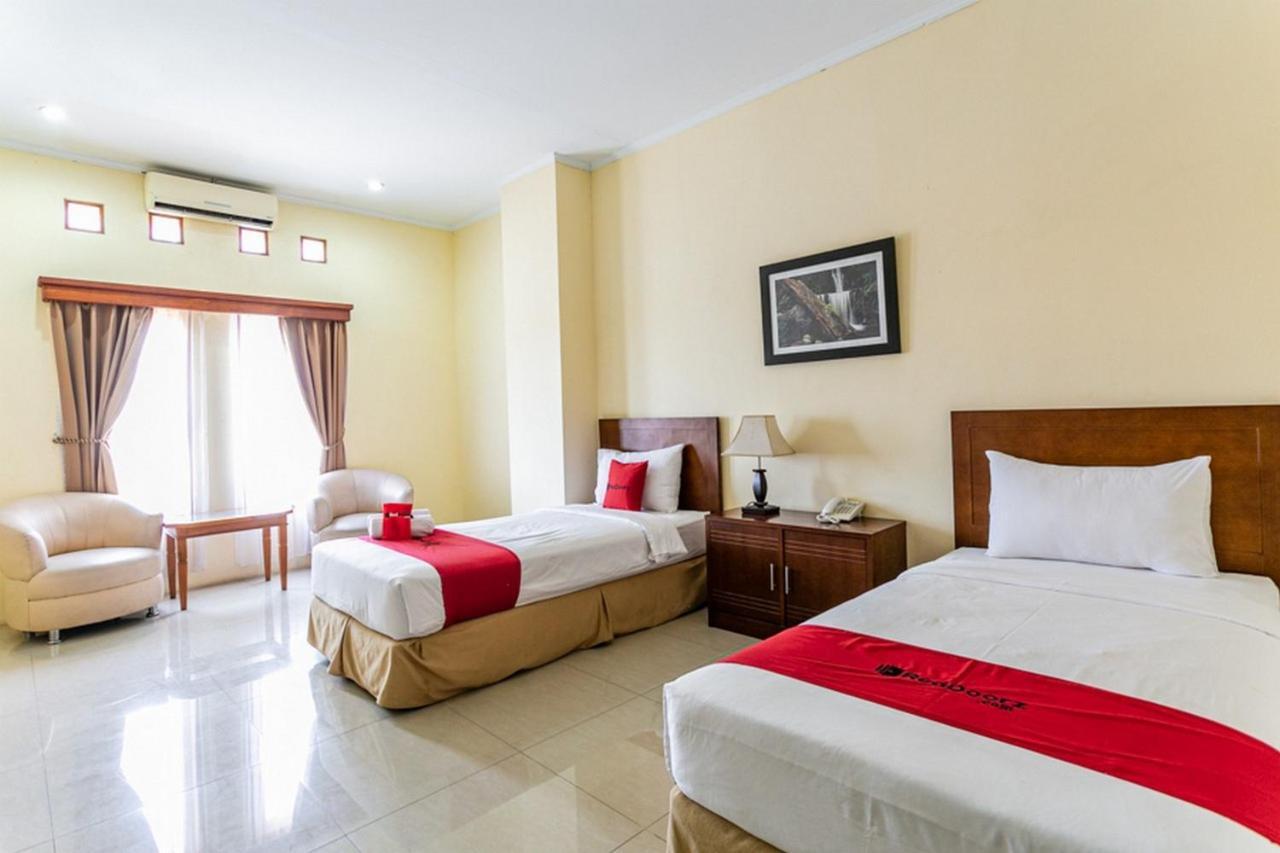 Reddoorz Plus Near Alun Alun Karanganyar Surakarta  Exterior photo