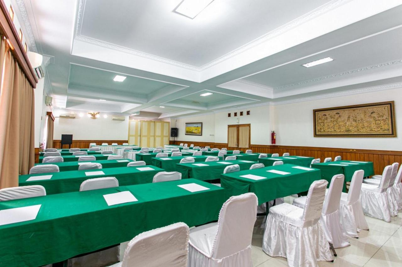 Reddoorz Plus Near Alun Alun Karanganyar Surakarta  Exterior photo