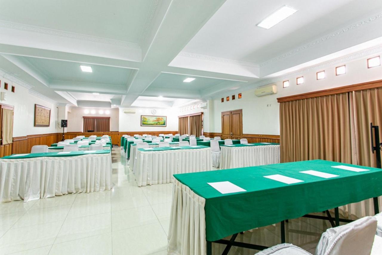 Reddoorz Plus Near Alun Alun Karanganyar Surakarta  Exterior photo