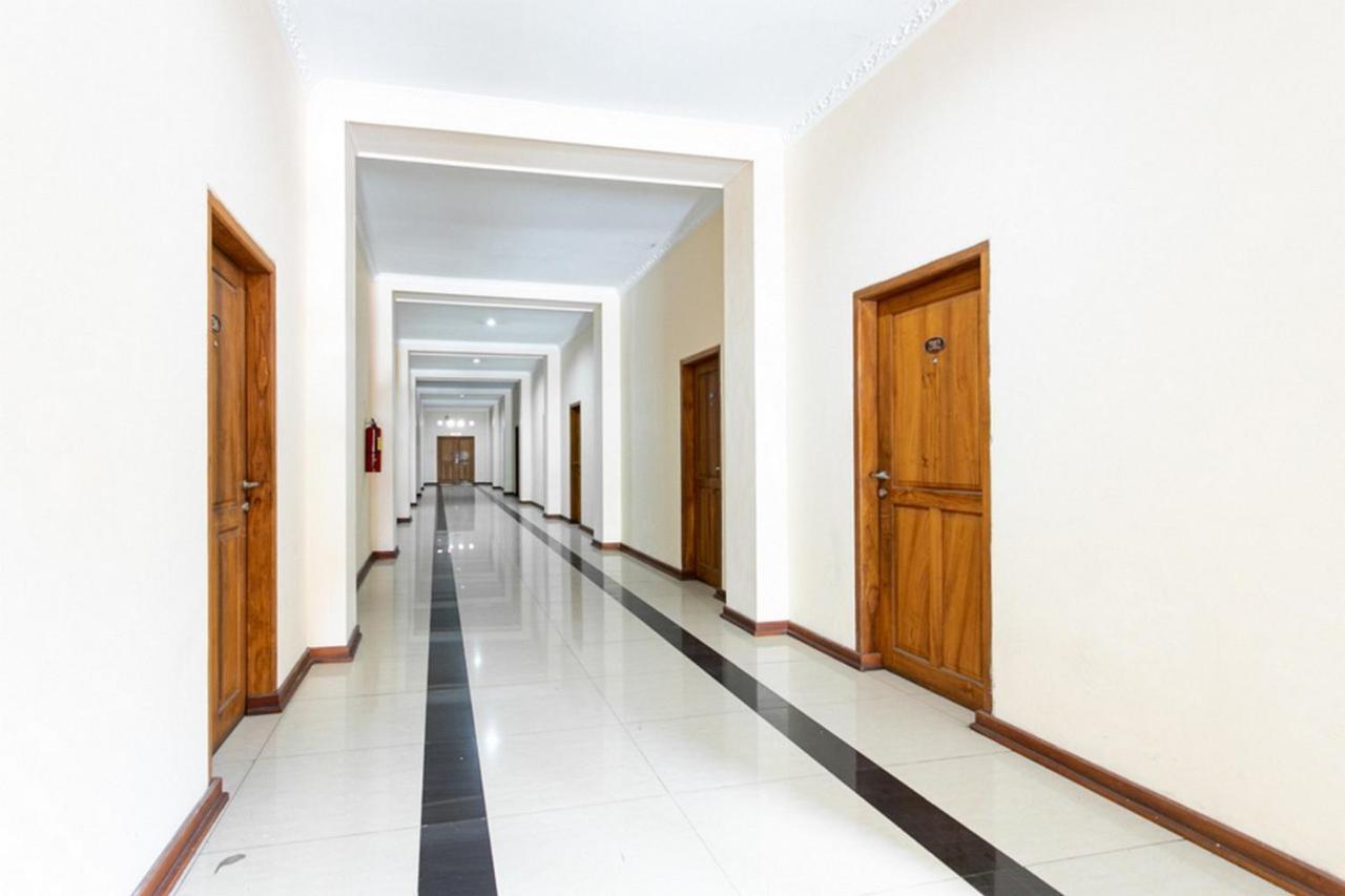 Reddoorz Plus Near Alun Alun Karanganyar Surakarta  Exterior photo