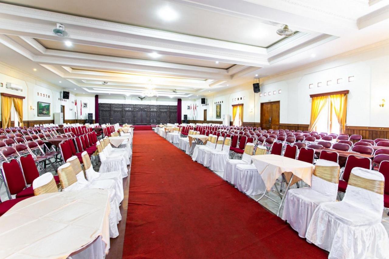 Reddoorz Plus Near Alun Alun Karanganyar Surakarta  Exterior photo